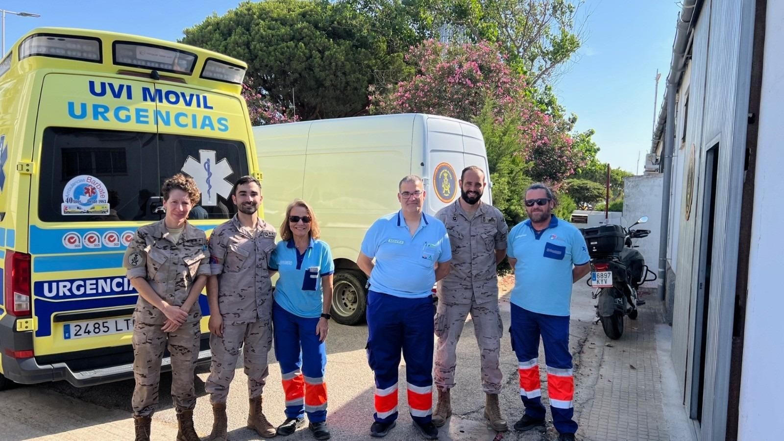 Personal de la Jefatura de Apoyo sanitario de la Armada y del SAS en Puntales tras la actuación.