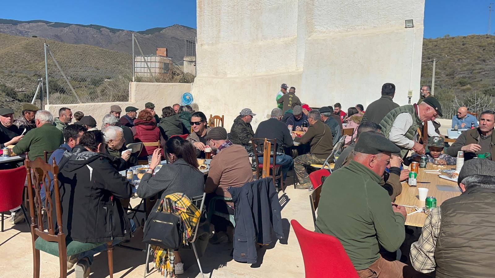 Jornada de convivencia entre los aficionados a la caza de perdiz con reclamo, familiares y la delegación provincial de la Federación Andaluza de Caza, en Senés