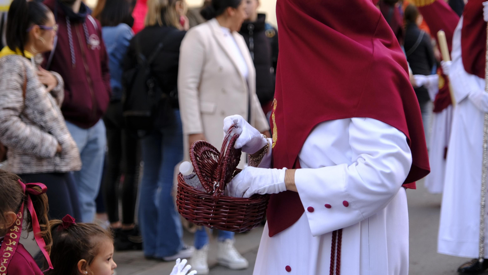 Coronación desaría al viento en su estación de Penitencia