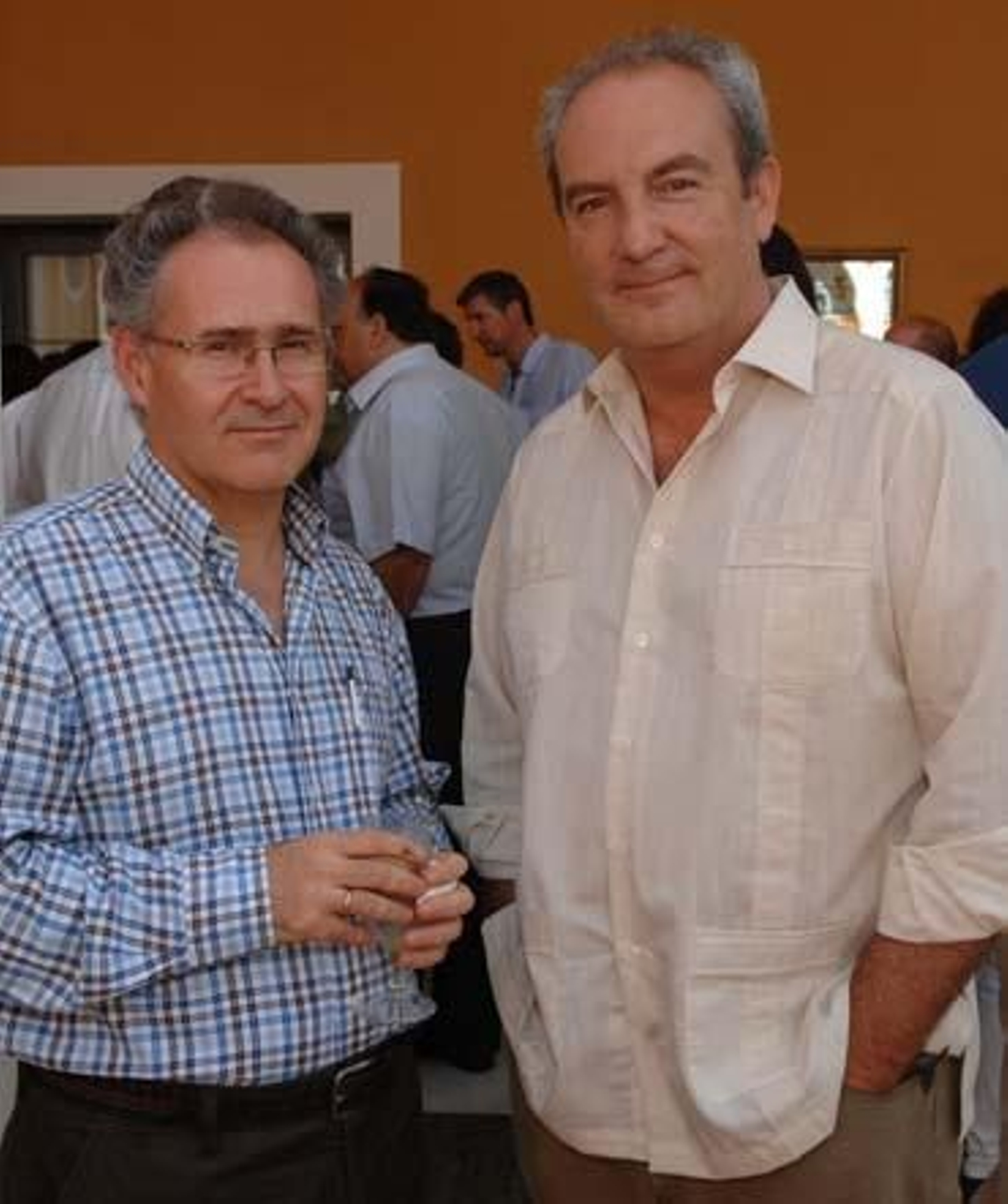 Juan A. de la Mata, jefe del área de Urbanismo de Chiclana, y Ildefonso Benítez, jefe de Planeamiento de El Puerto.

Foto: Paco Periñán