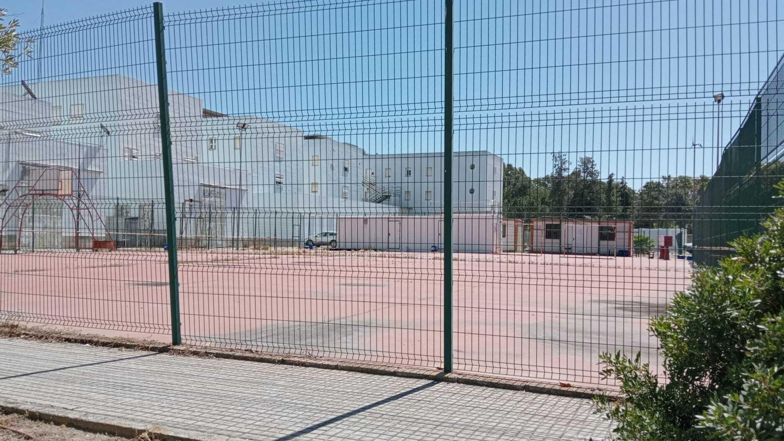 Pistas deportivas de la parcela del nuevo centro de salud.