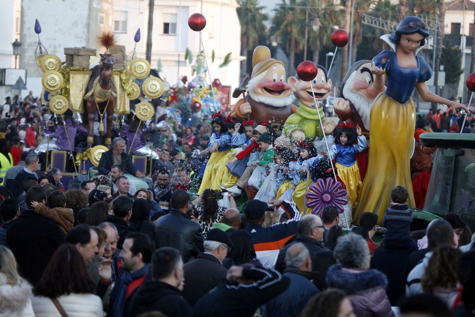Imágenes de las cabalgatas de Reyes en la Costa Occidental de Huelva