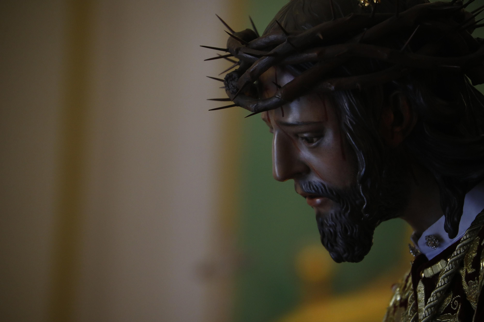 Las mejores imágenes de los besapiés del segundo domingo de Cuaresma en Córdoba