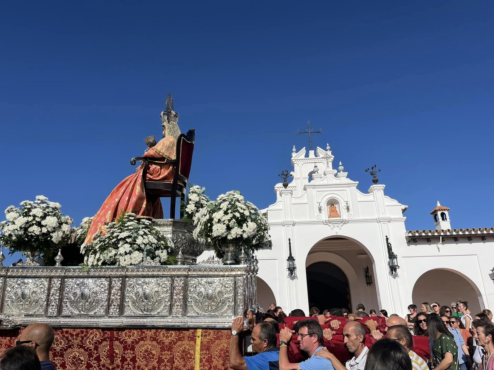 Traslado de la Virgen de los Clarines.