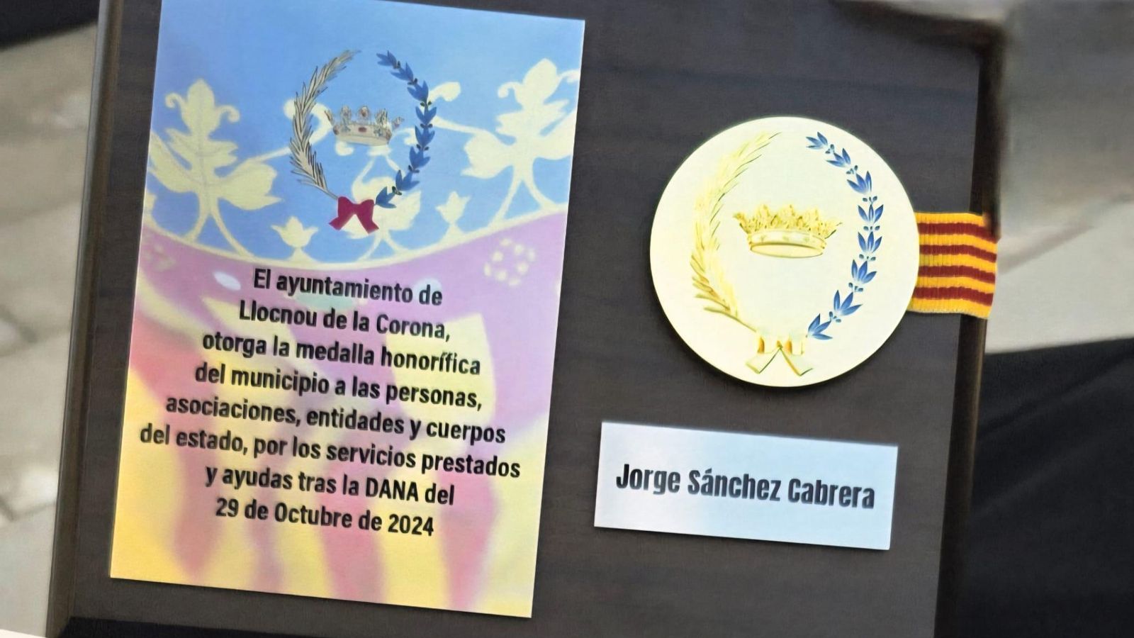 Una de las medallas entregadas a los alcaldes de Granada