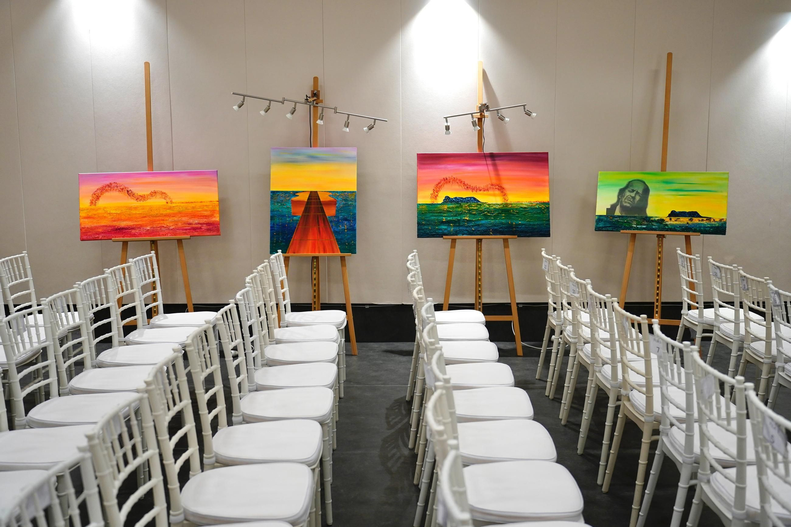 Fotos de la exposición 'Entre dos aguas' de Antonio Jesús Pérez en el Centro Paco de Lucía de Algeciras