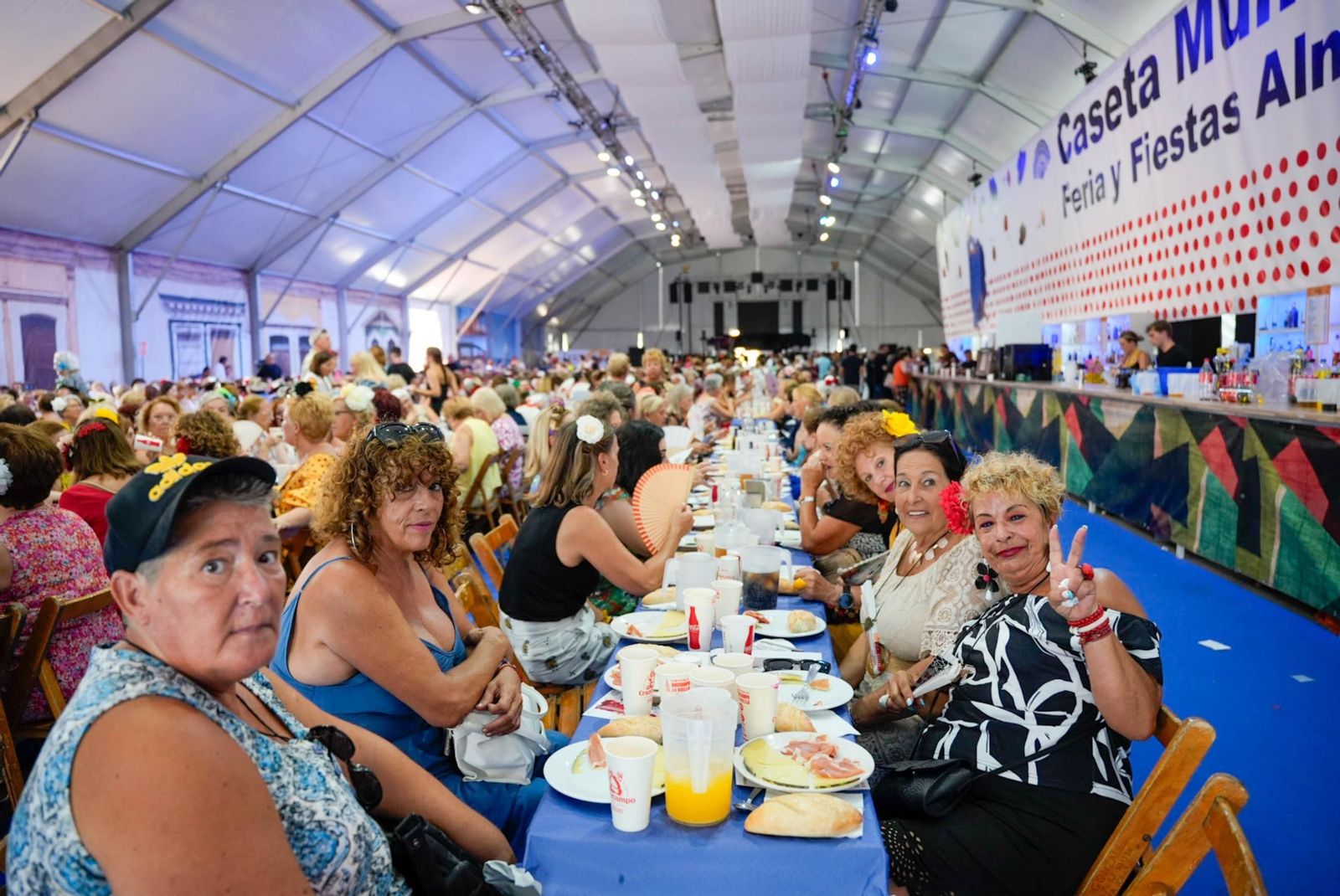 Las fotos de la comida de homenaje a la mujer en la Feria de Almería