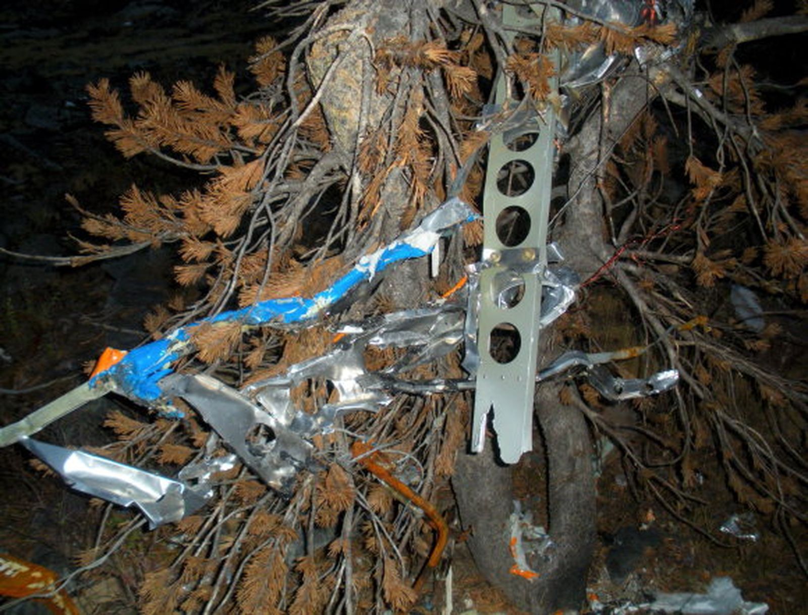 Hallan restos humanos en la avioneta estrellada de Fossett