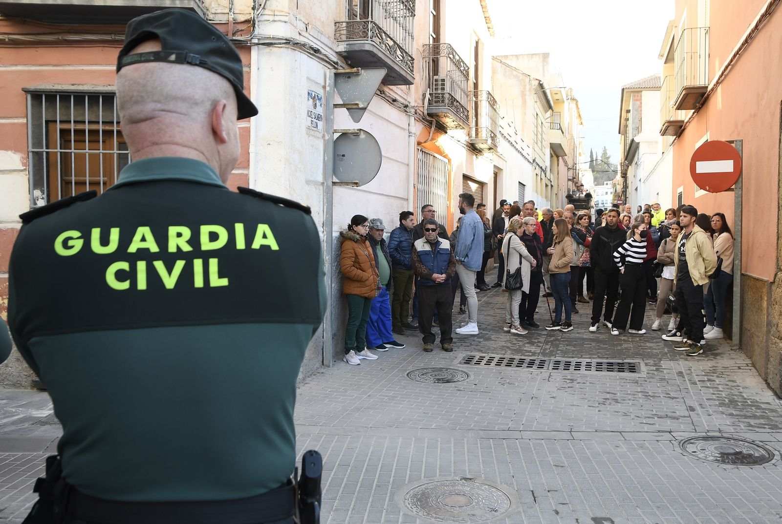 Medio centenar de personas se ha concentrado este martes ante los juzgados de Berja.