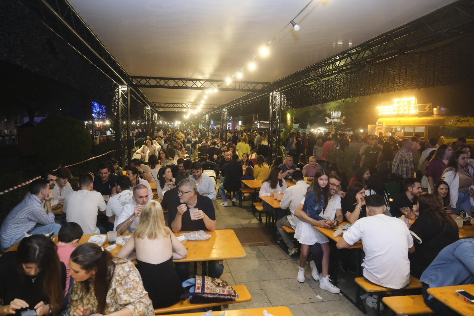 Neón y brasas en El Vial: el lleno absoluto de The Champions Burger en Córdoba Neón y brasas en El Vial: el lleno absoluto de The Champions Burger en Córdoba