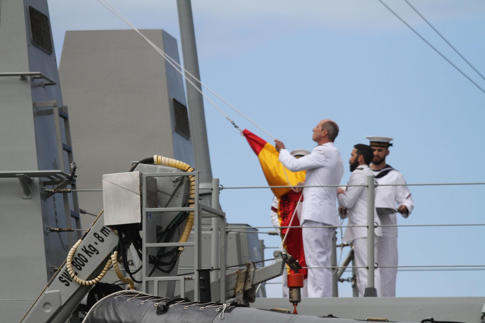 Entrega de la bandera de combate a la fragata Cristobal Colón
