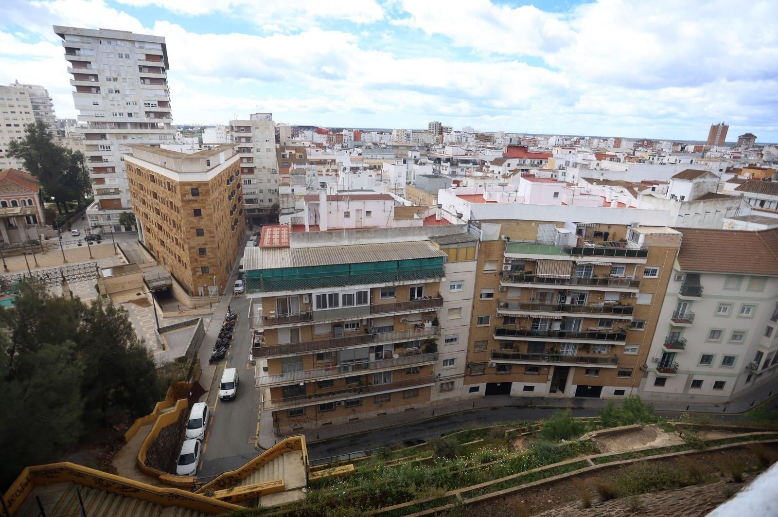 Vista de varios bloques de vivienda en Huelva capital.