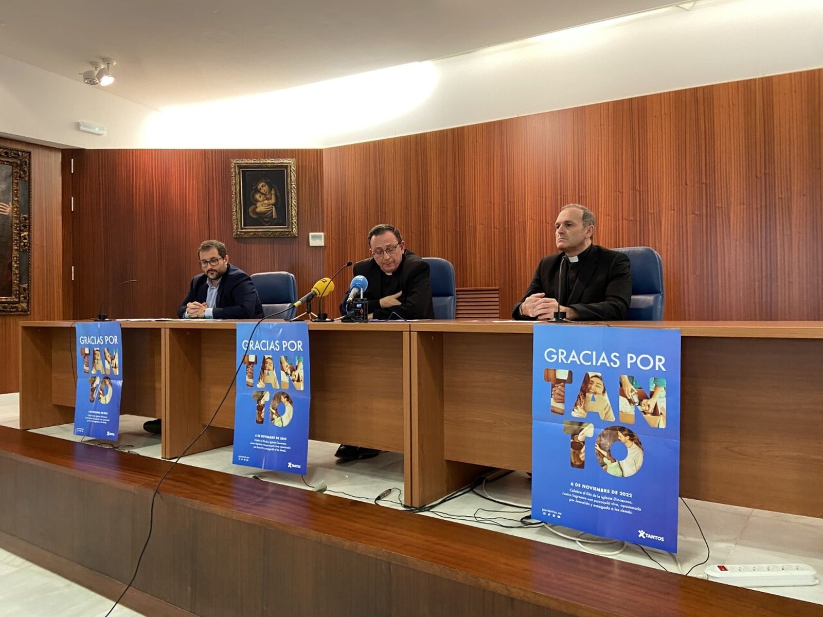 El Vicario General, D. Ignacio Gaztelu, el Vicario para la Evangelización y Director de la Comisión para el Sostenimiento de la Iglesia, D. Luis Piñero y el Ecónomo Diocesano, D. Alberto Castillo, durante la presentación en el Día de la Iglesia Diocesana.