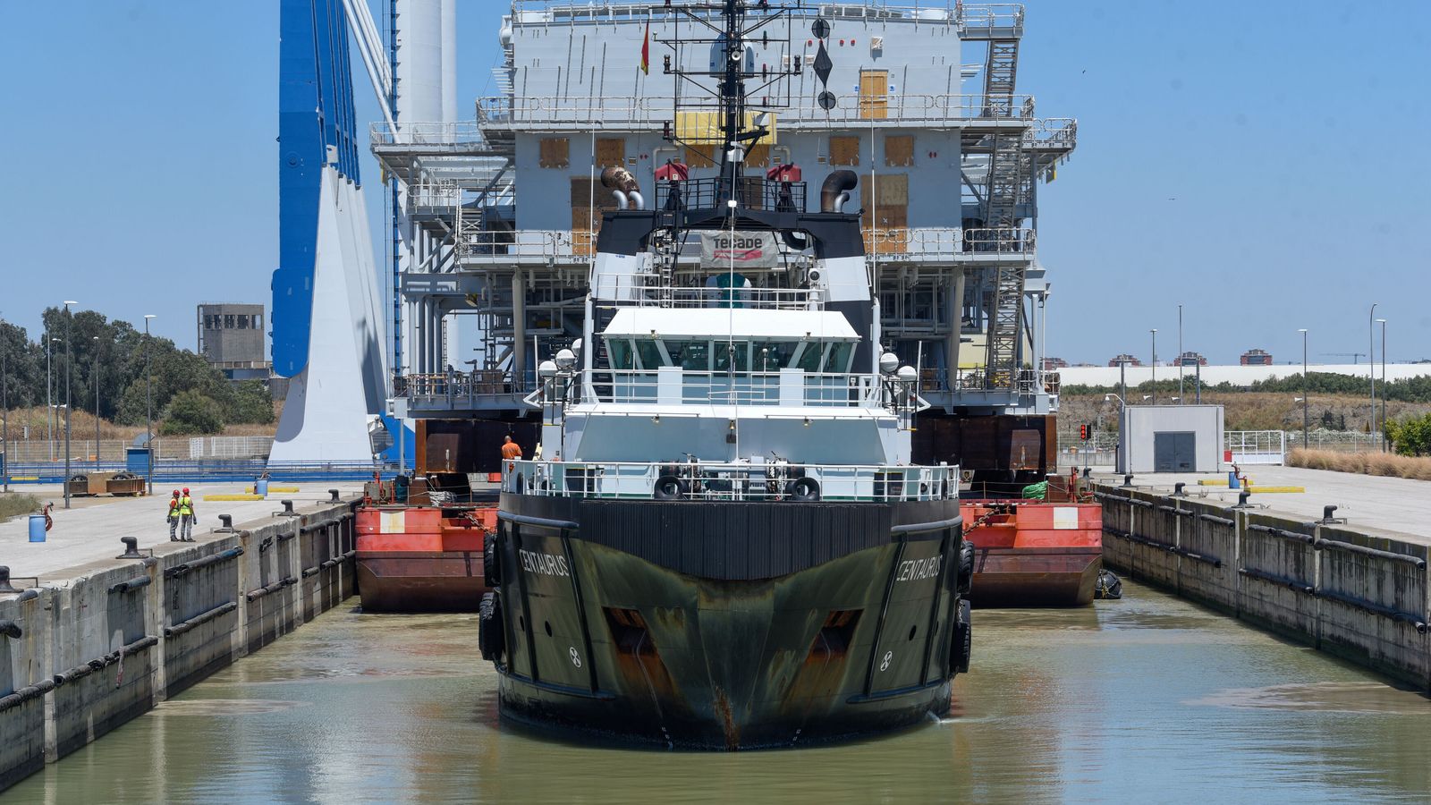 La megaestructura dentro de la esclusa