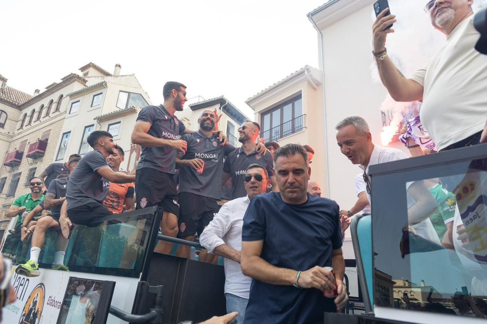 La fiesta por el ascenso del Real Jaén en La Plaza de Santa María y el Ayuntamiento