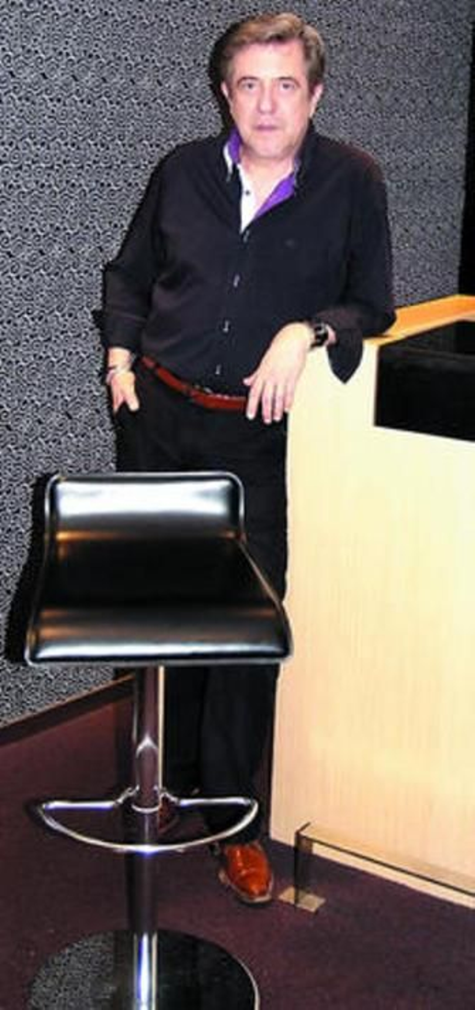 El diseñador Petro Valverde apuesta por la ropa cómoda y hecha a medida