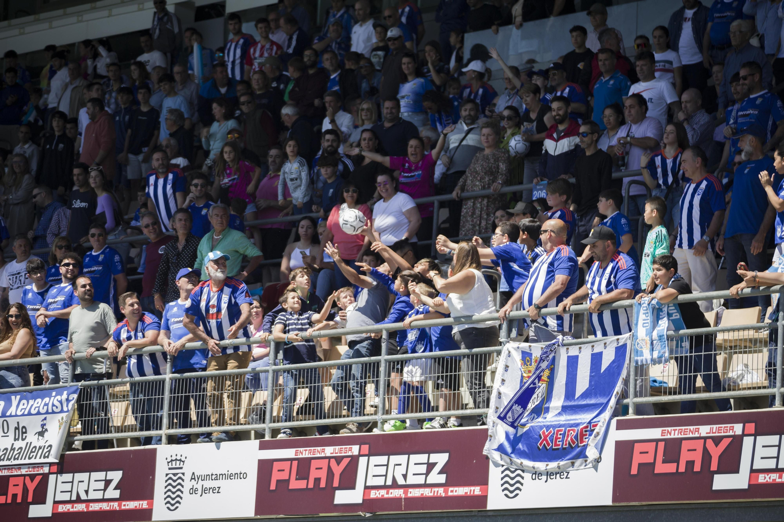 Pedro Pacheco viendo el Xerez CD - Atlético Espeleño en Chapín