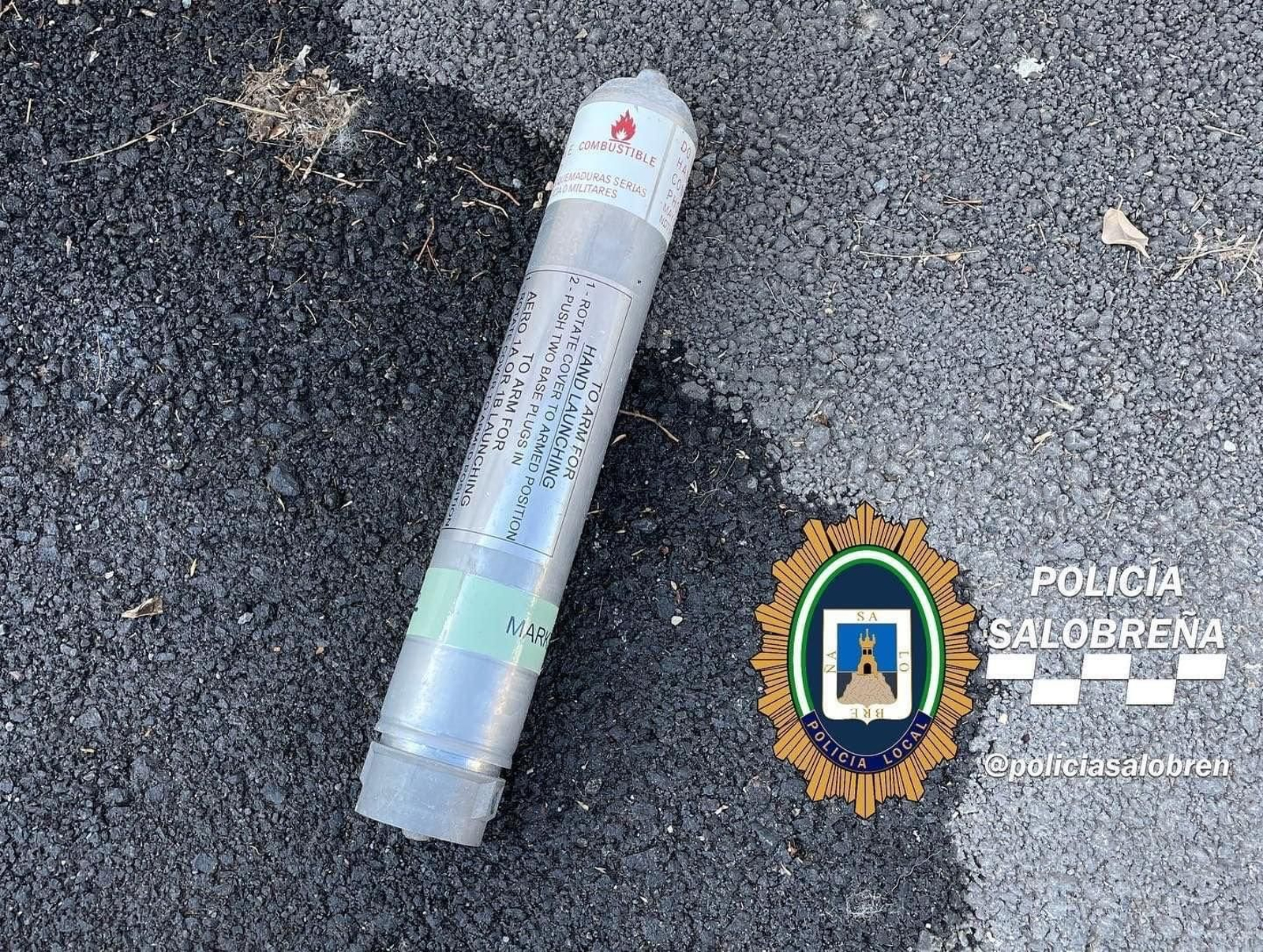 La bengala del Ejército hallada en Salobreña.