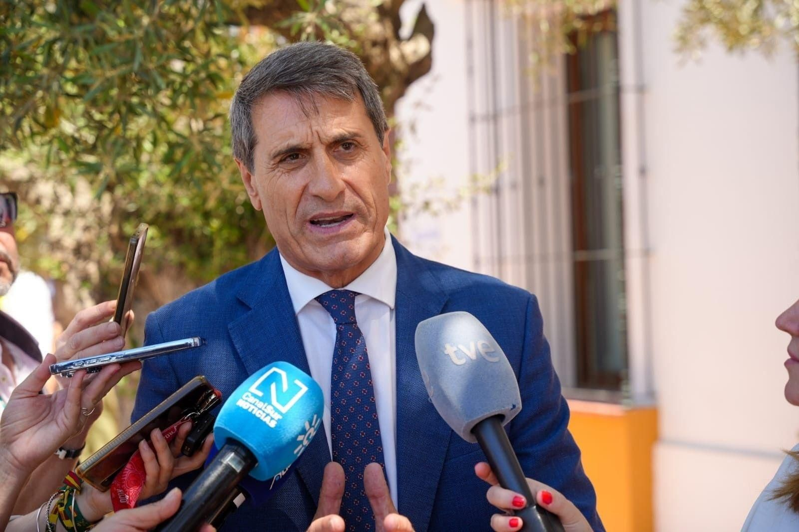 Pedro Fernández atiende a los medios en una imagen reciente.