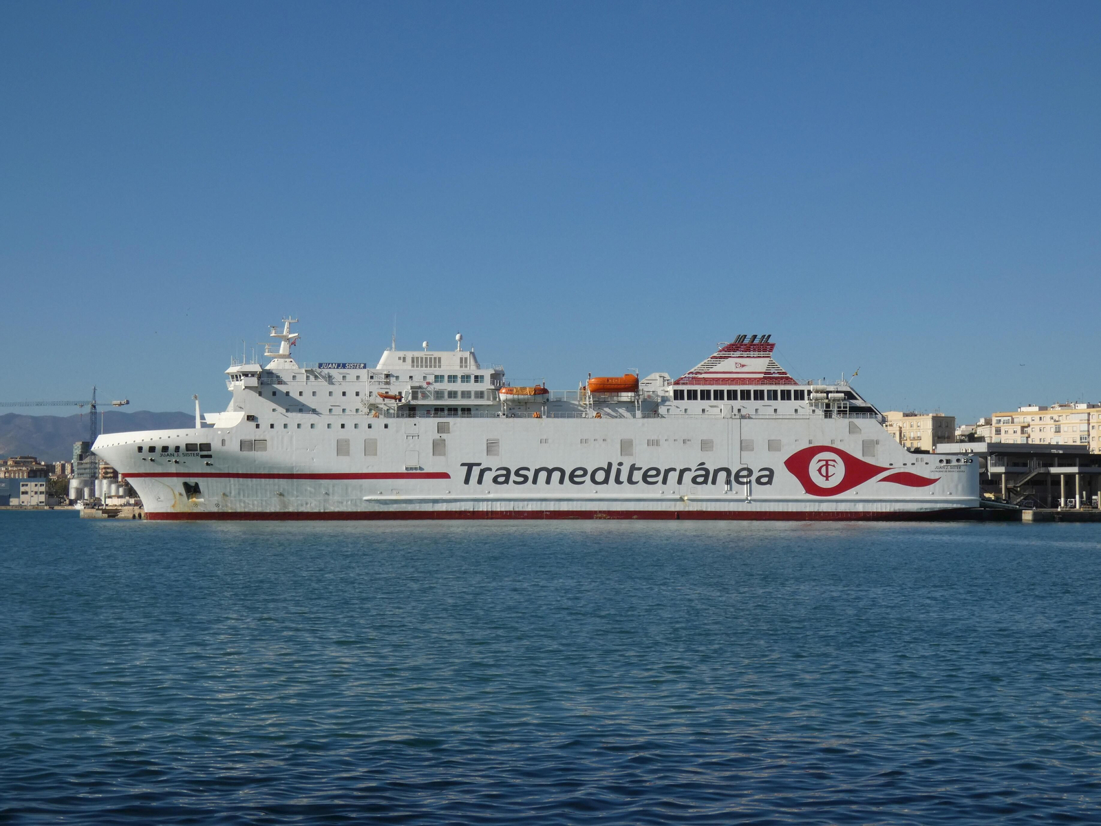 Ferry ‘Juan J. Sister’ atracado ayer en el puerto de Málaga.