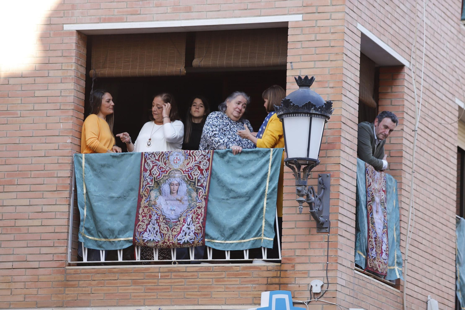 Imágenes de la estación de penitencia de la Hermandad de La Esperanza de Huelva