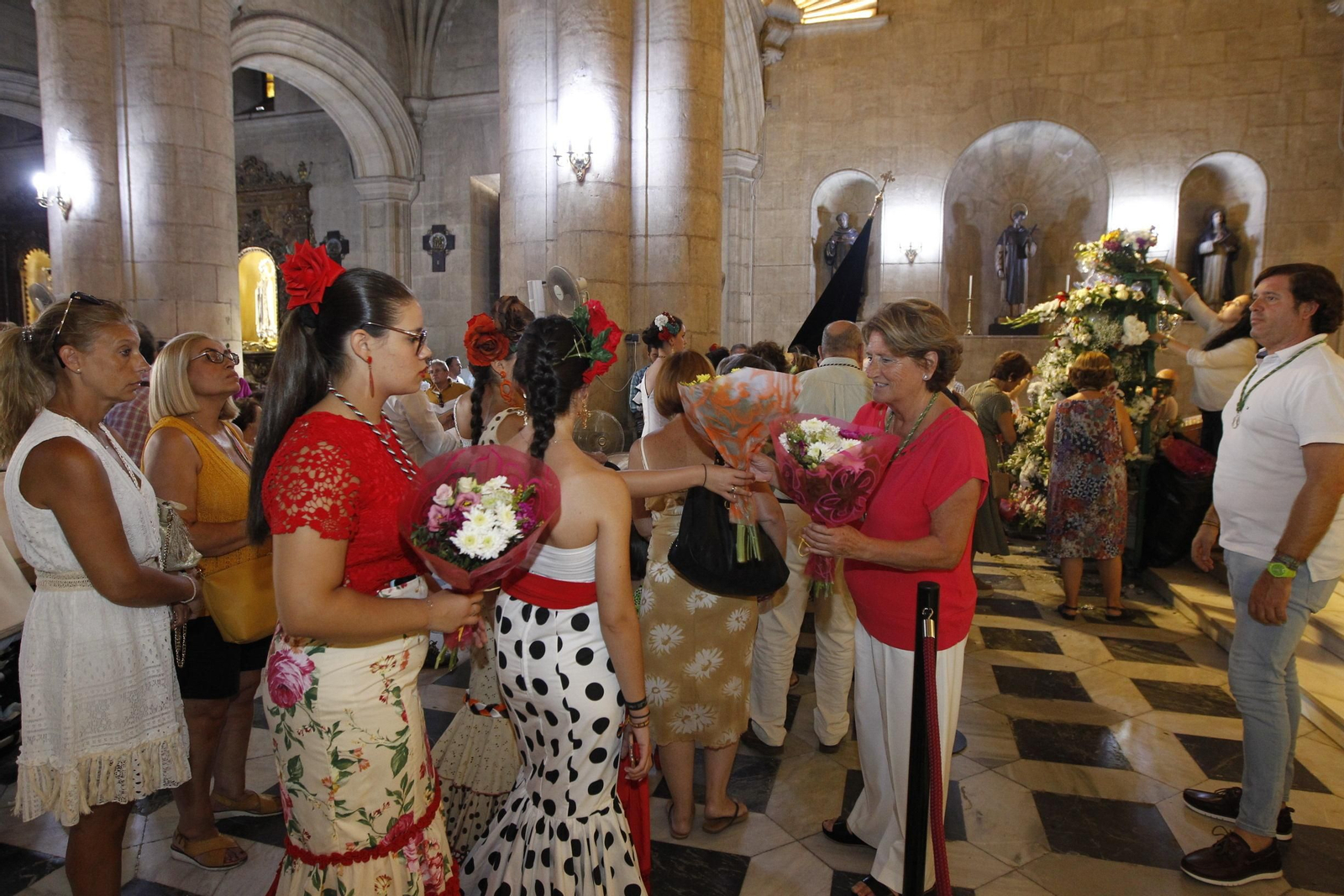 Fotogalería ofrenda floral a la Virgen del Mar. Feria de Almería 2019