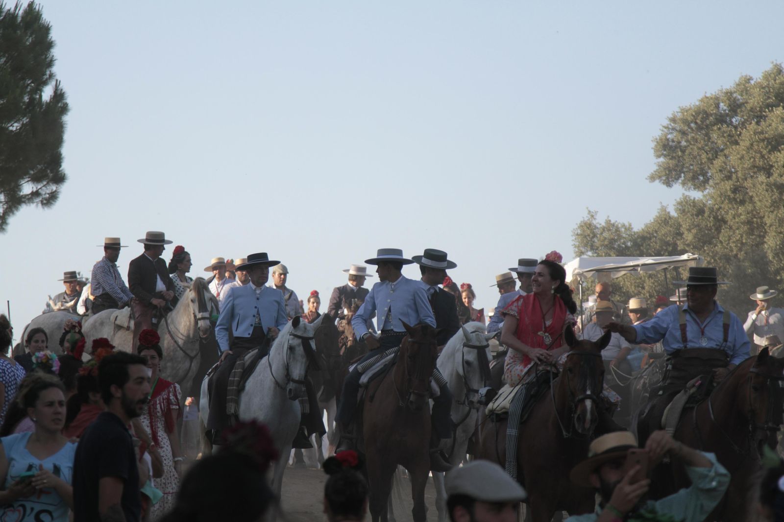 El paso de las hermandades por el río Quema, en imágenes
