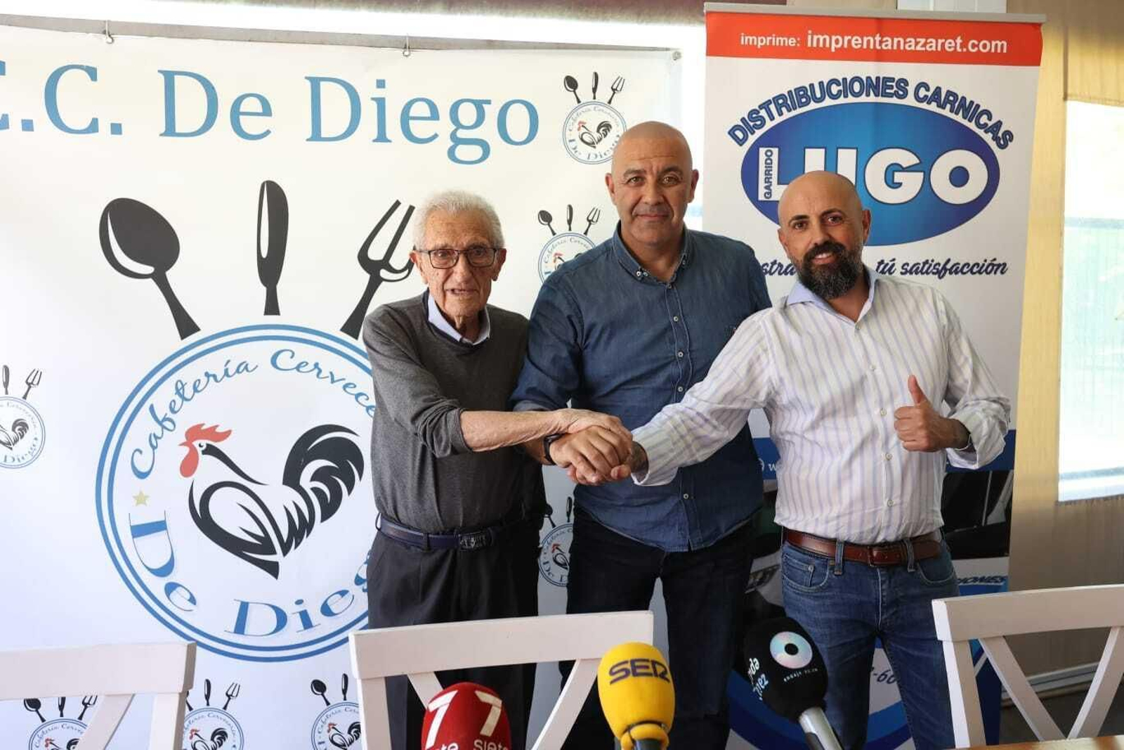 Paco Peña, junto a Rafa Verdú y Juan Luis Gil.