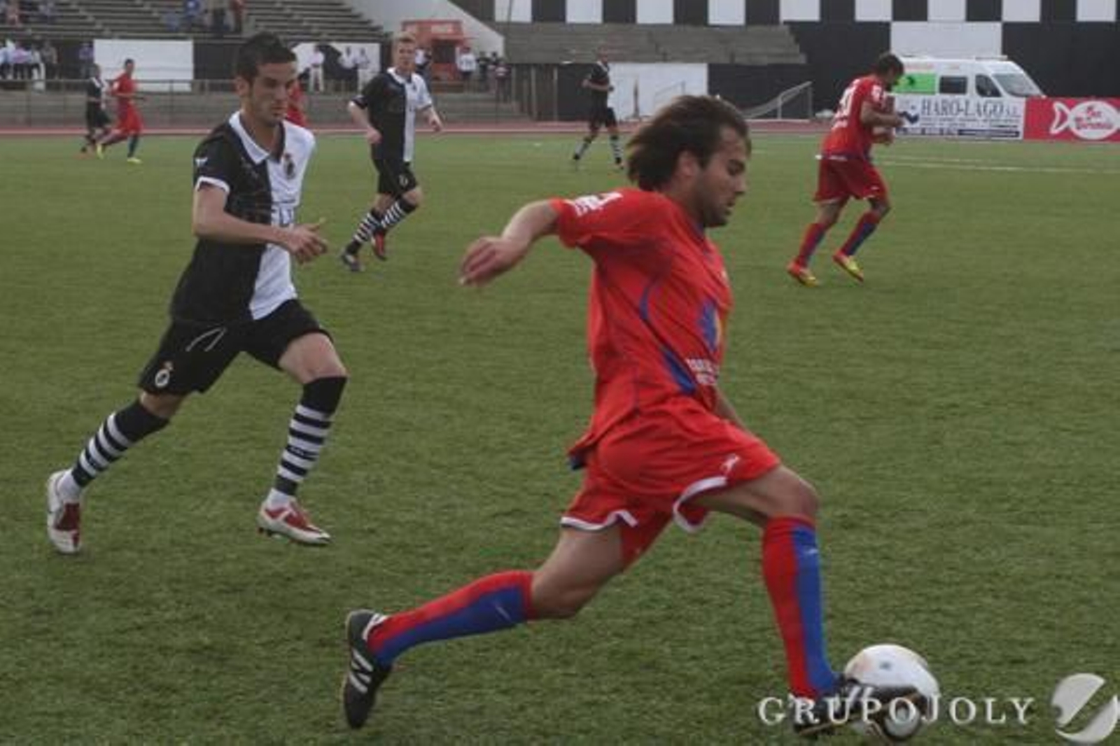 La Balona certifica su segunda posición tras el 2-0 para los blanquinegros.

Foto: Paco Guerrero