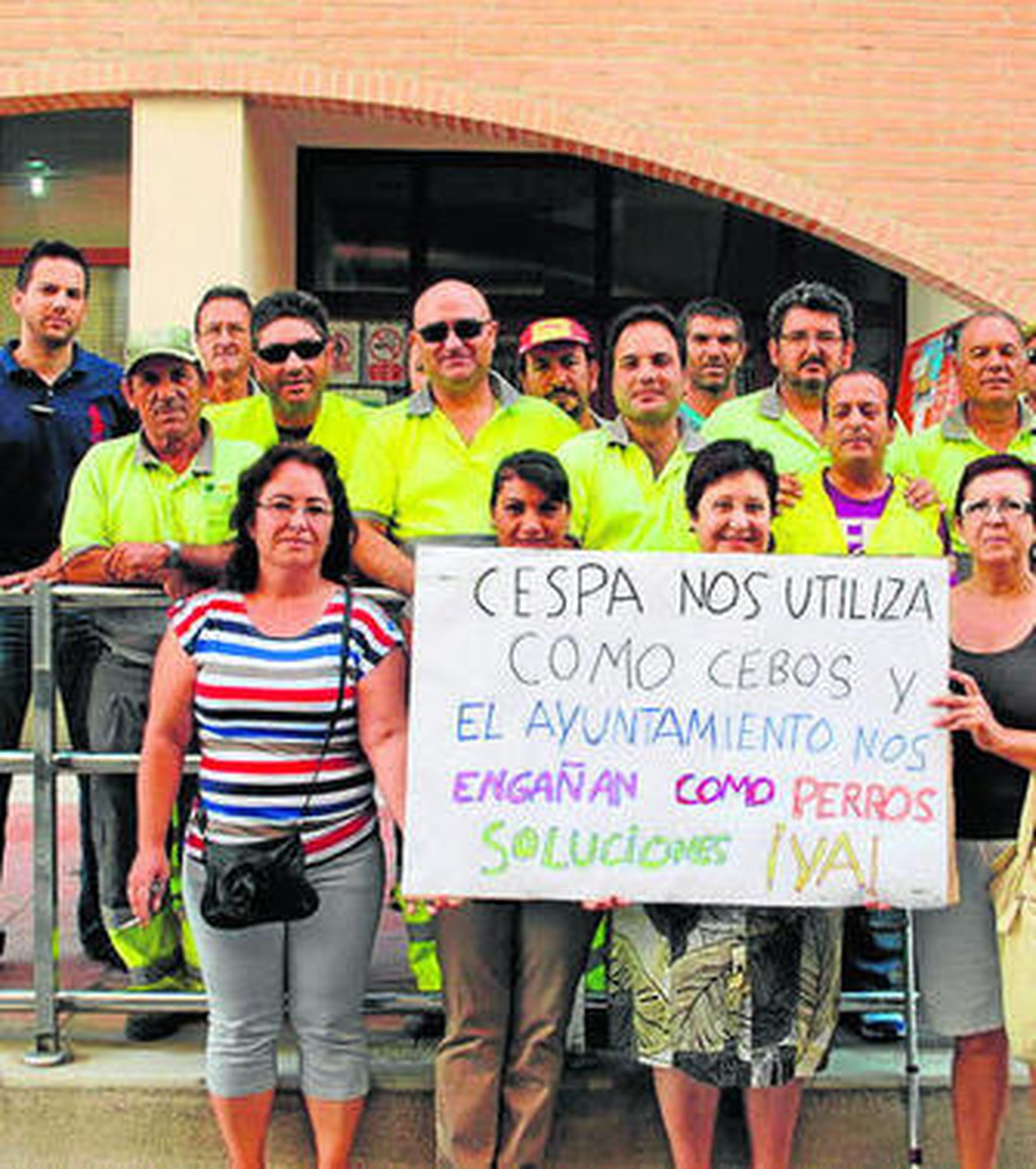 Los concejales del PP mostraron su apoyo a los trabajadores.