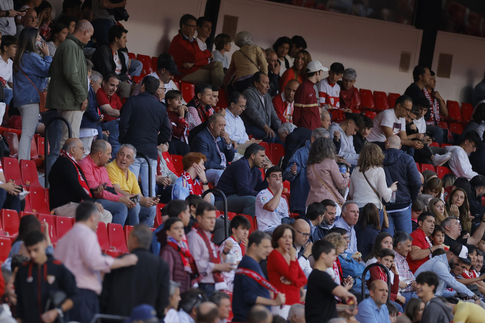 Búscate en las fotos del Sevilla-Betis