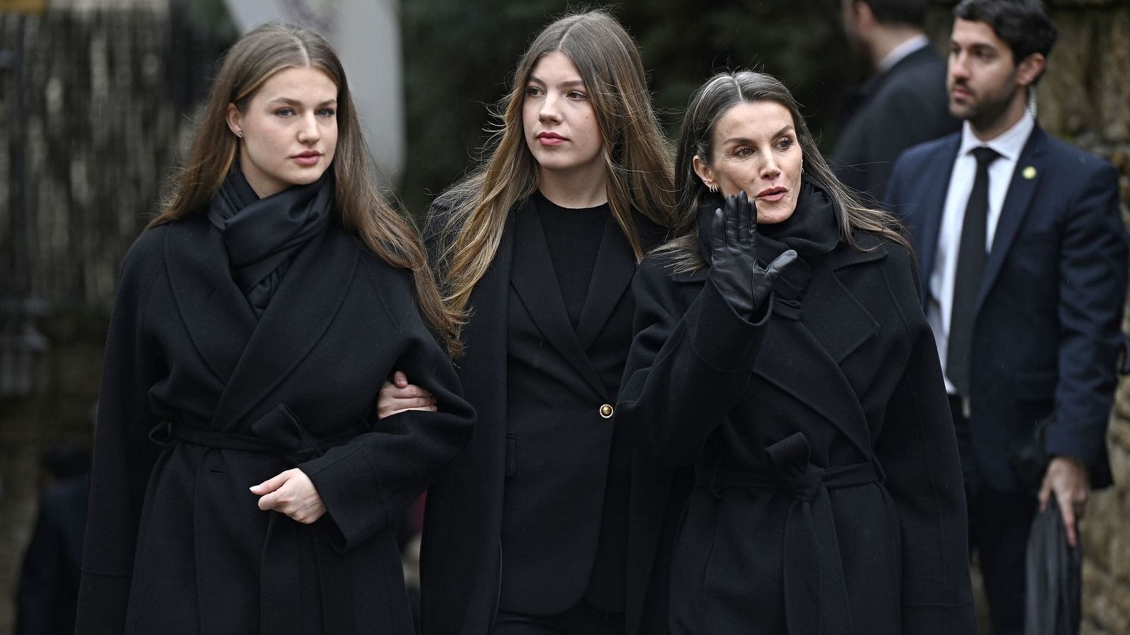 La Reina, acompañada de la princesa de Asturias y la infanta Sofía