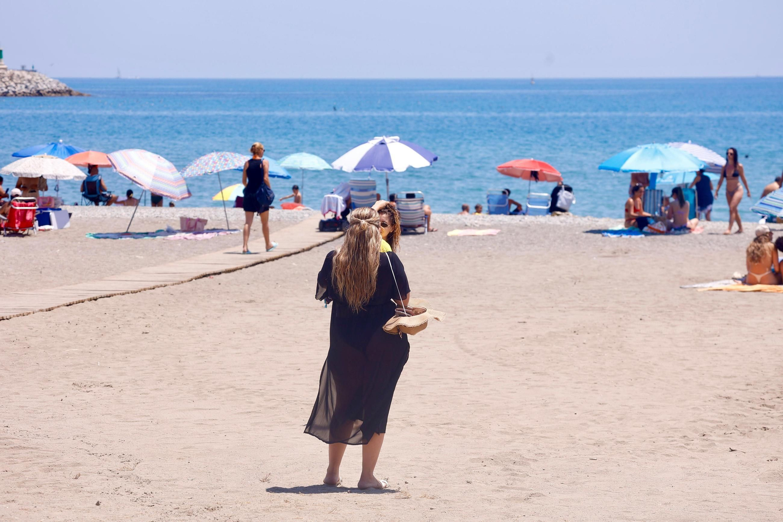 Las playas de Málaga llenas este domingo, en imágenes