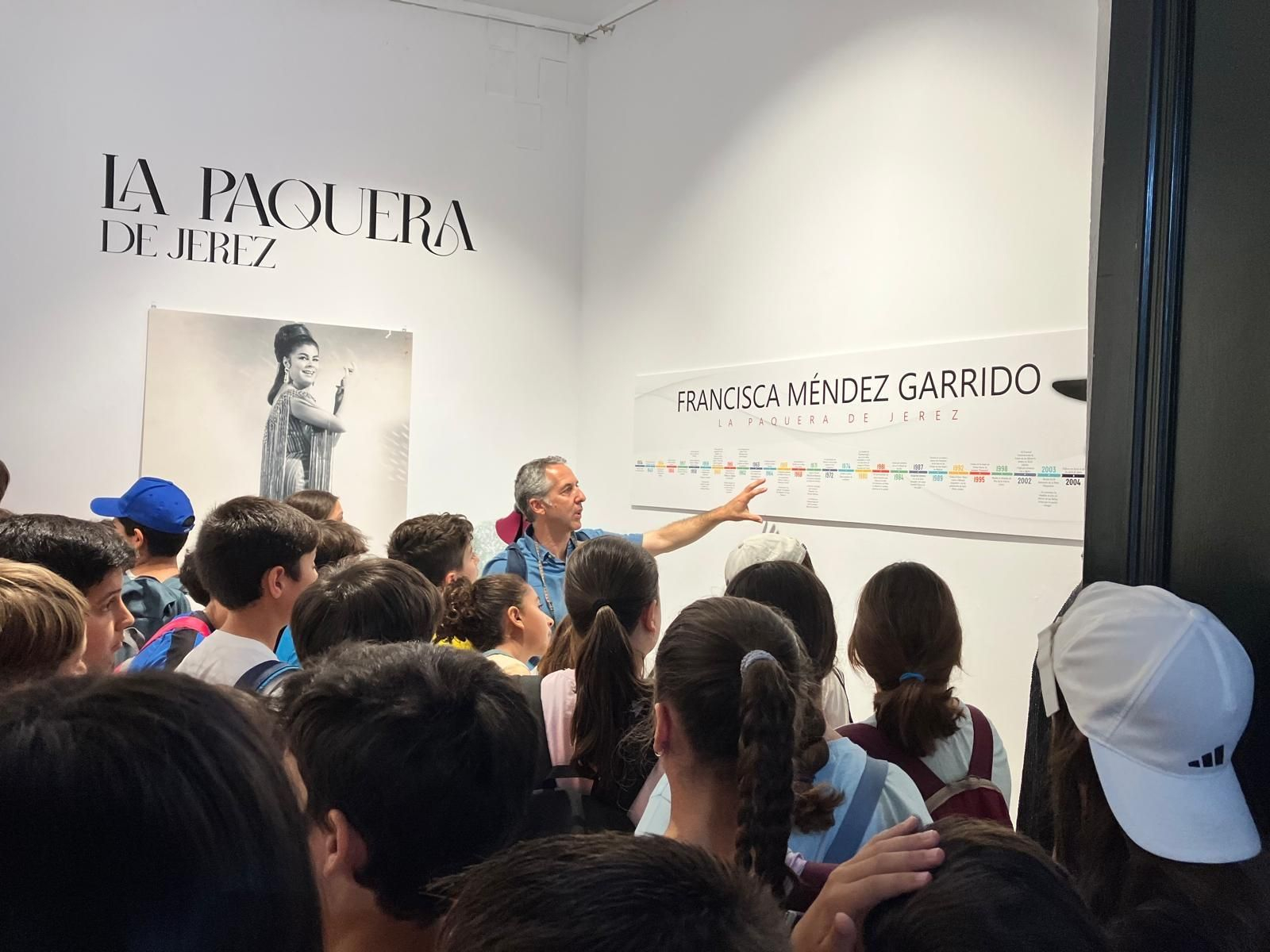 Una de las visitas escolares a la exposición de La Paquera. Una de las visitas escolares a la exposición de La Paquera.