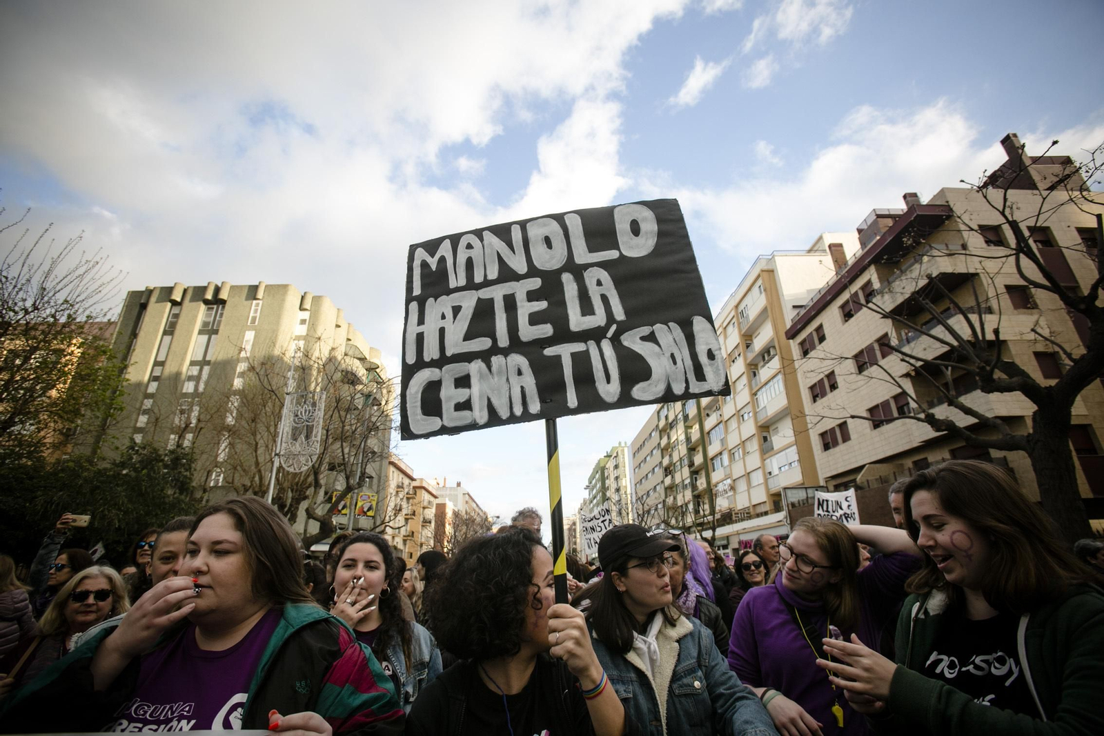Miles de personas acudieron a  la gran manifestación del 8-M