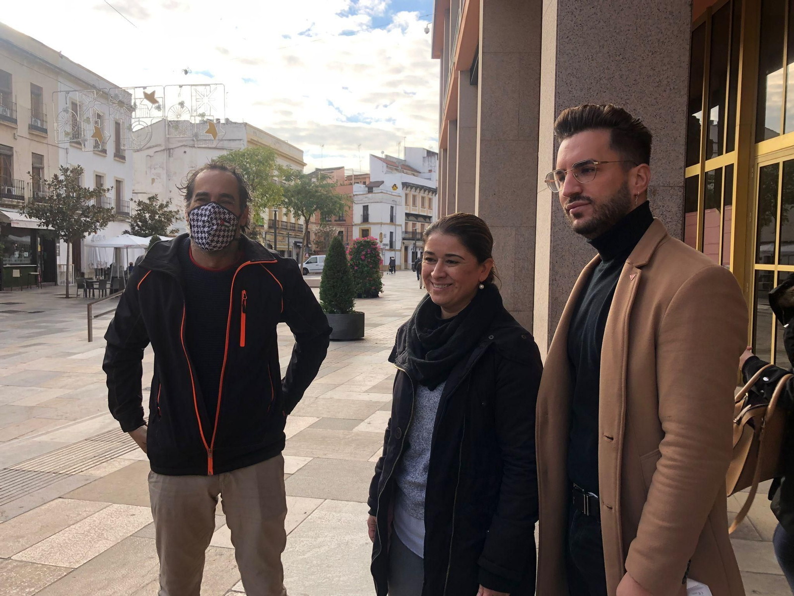 Irene Ruiz y otros dirigentes de IU antes de la rueda de prensa.