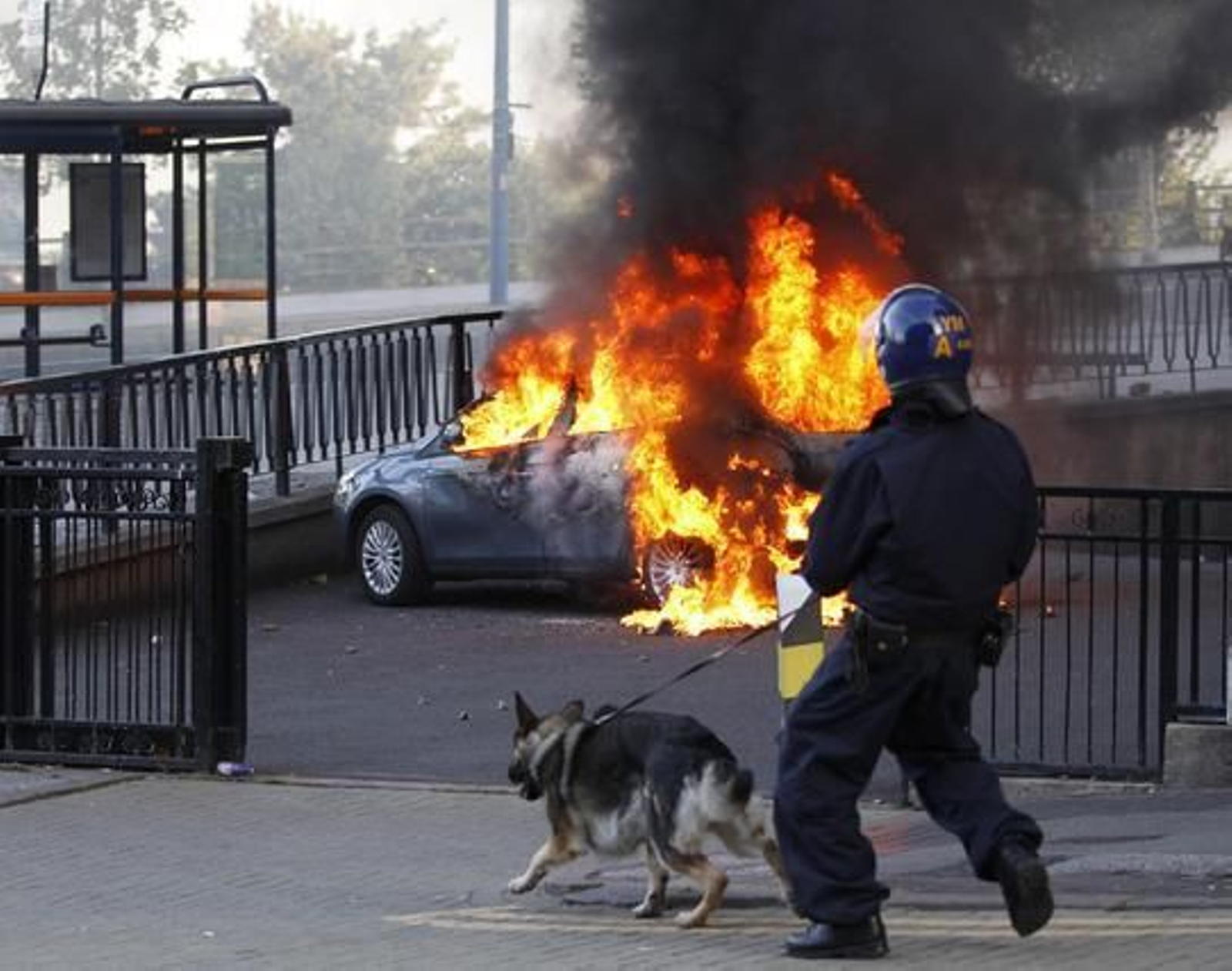 Los disturbios se propagan por diversos barrios de Londres y otras ciudades como Manchester, Birmingham y Liverpool.

Foto: Reuters