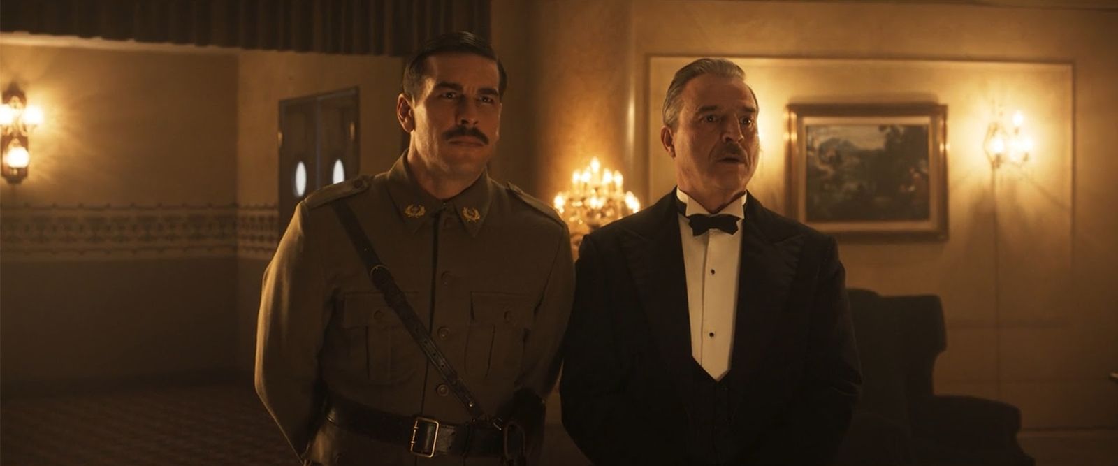 Mario Casas y Aberto San Juan en una imagen del filme de Manuel Gómez Pereira.