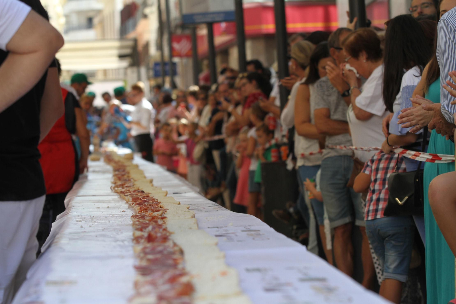 Record Guinnes del bocadillo de jamón mas grande del mundo, en Huelva