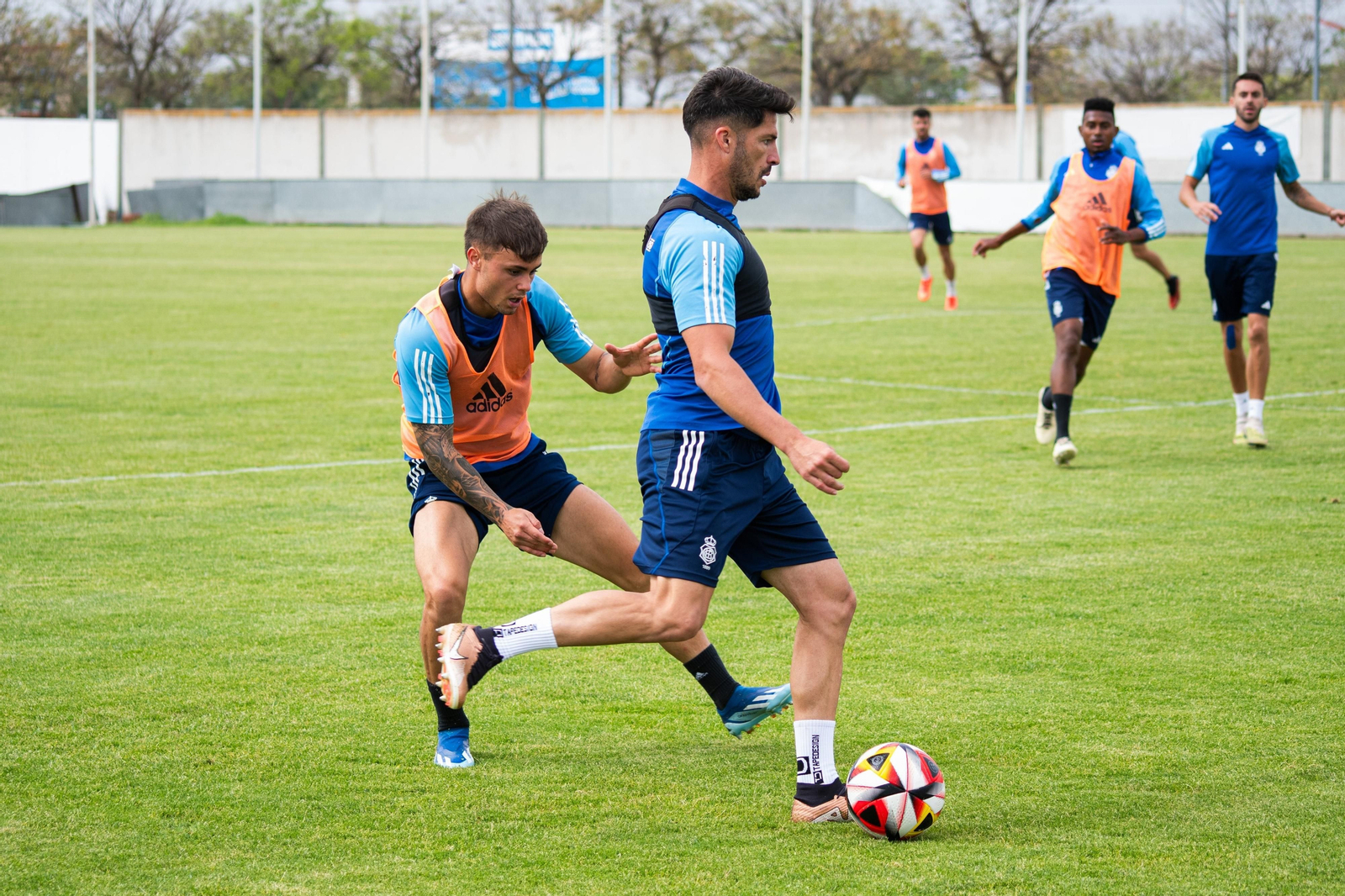 Los jugadores del Recre preparan el partido de este domingo ante el Linares.
