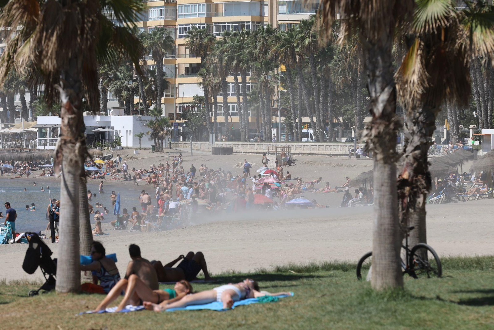 Las fotos del día de fuertes vientos en las playas de Málaga