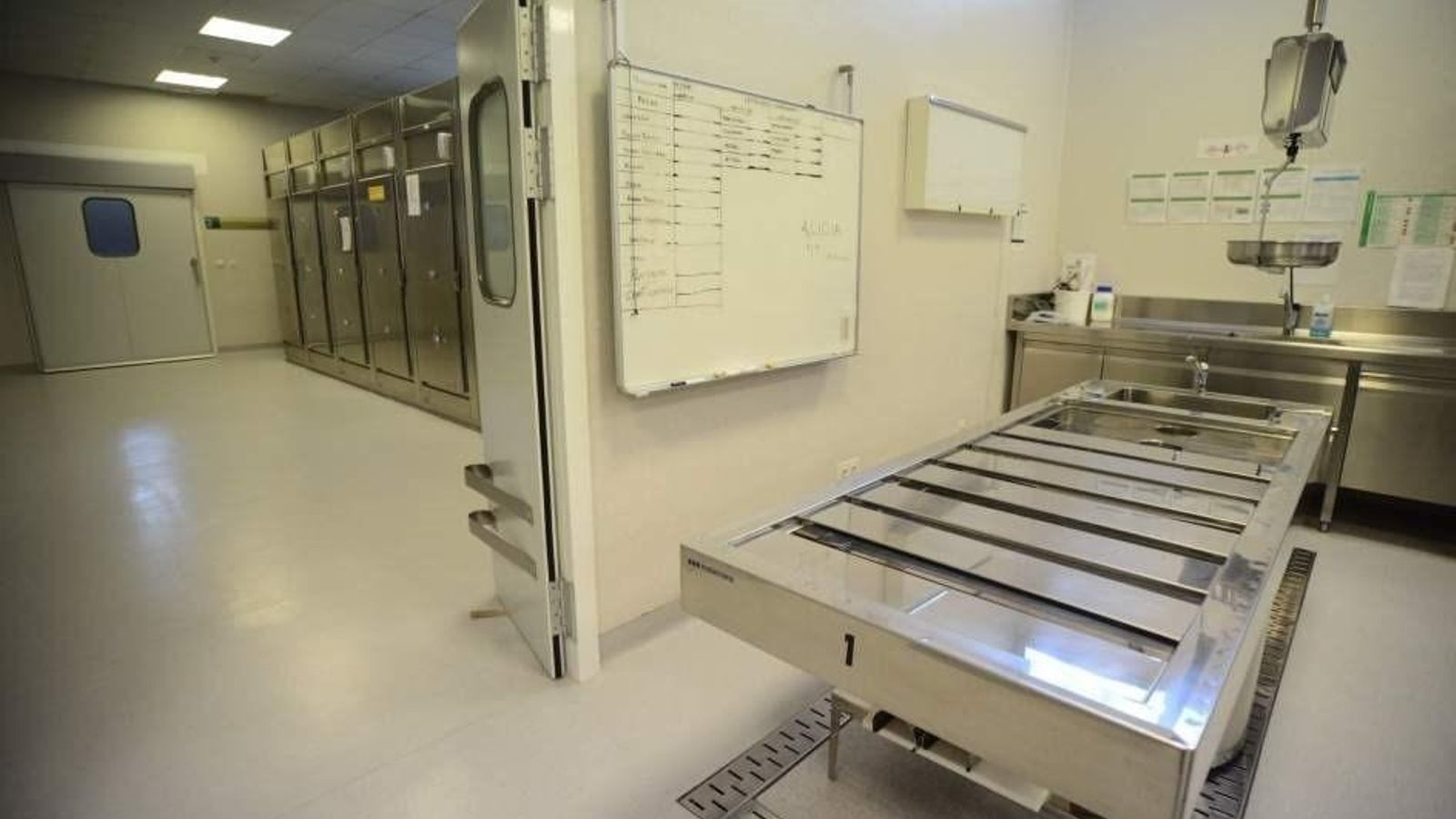 El cadáver del menor fue trasladado por la noche al Instituto de Medicina Legal