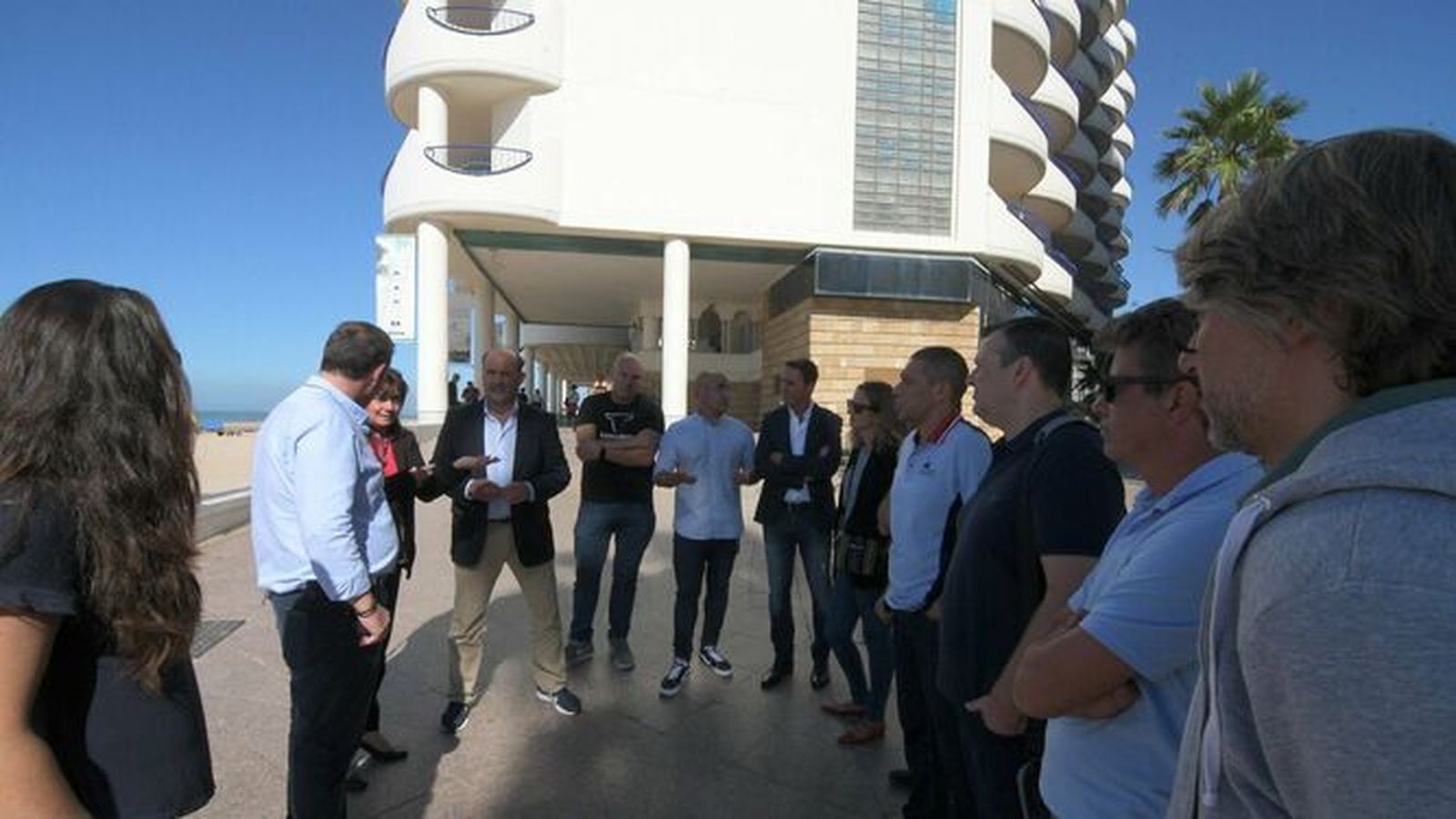 Reunión de concejales del PP con hosteleros del Paseo Marítimo