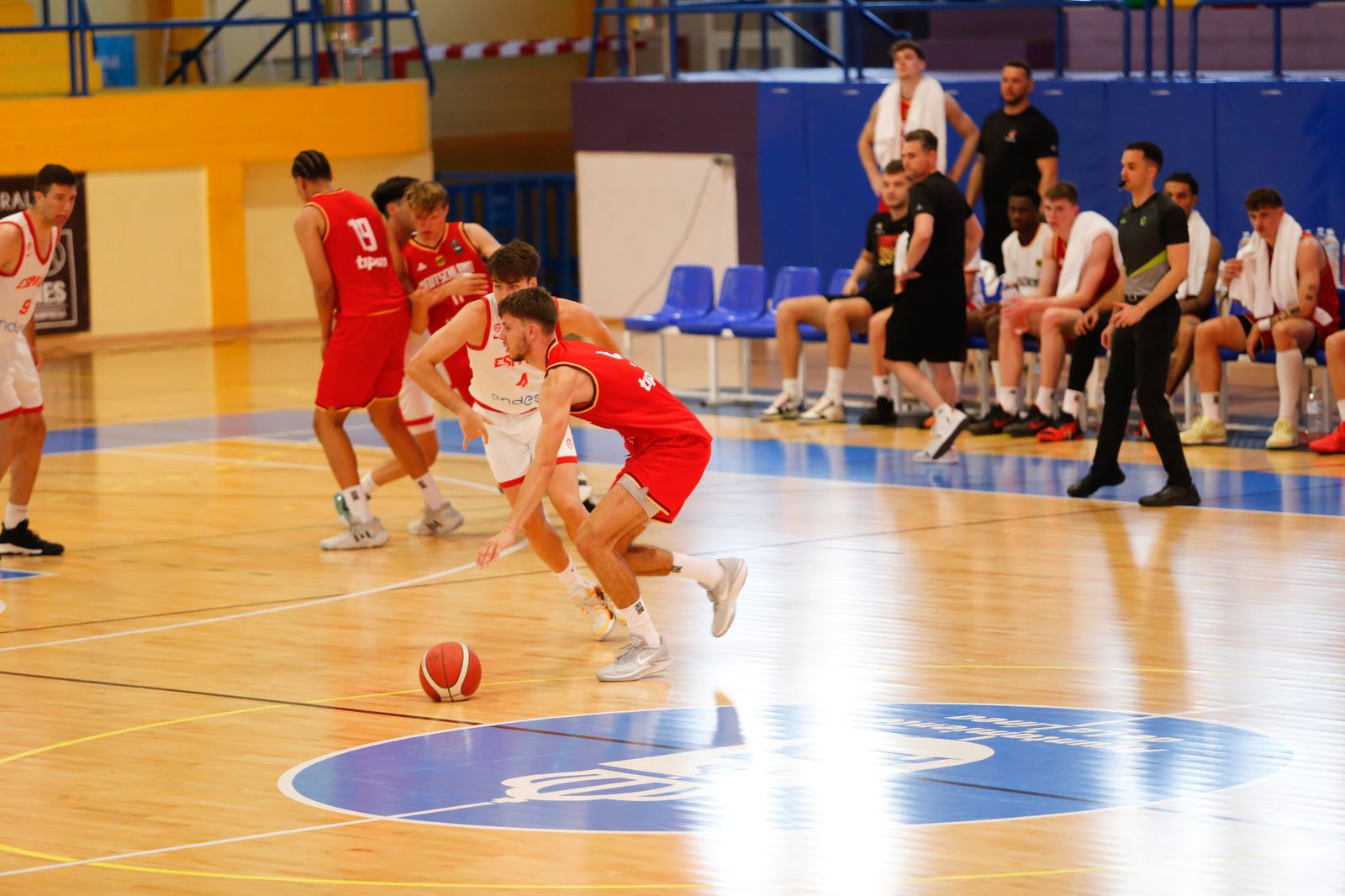 Las fotos de la primera jornada del torneo Internacional U20 de baloncesto de La Línea