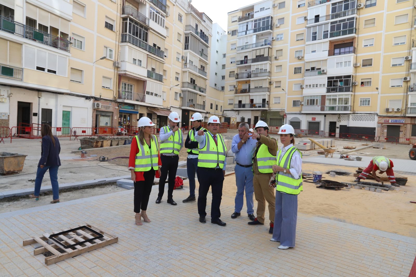 Las obras de peatonalización de la Plaza de Los Dolores, en imágenes
