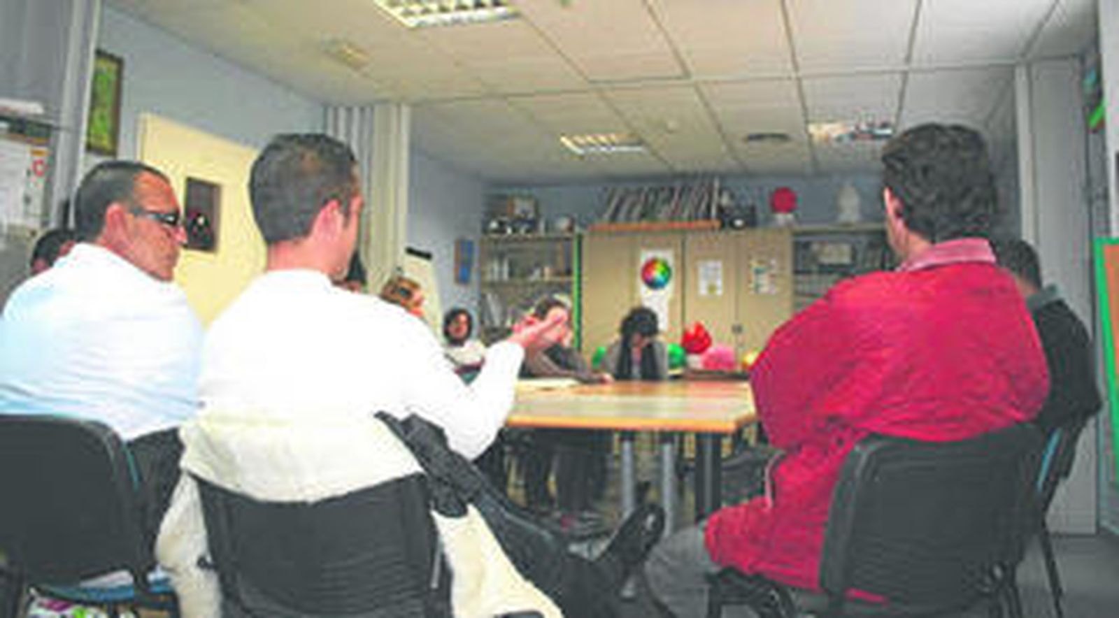 Una sesión del taller llamado Buenos Días, de la comunidad terapéutica para personas con trastorno mental del Hospital Clínico.