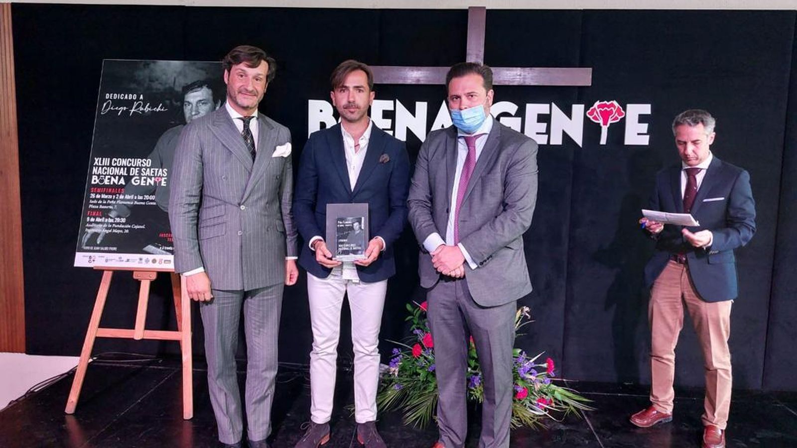 Juan de Mairena posa con el Premio