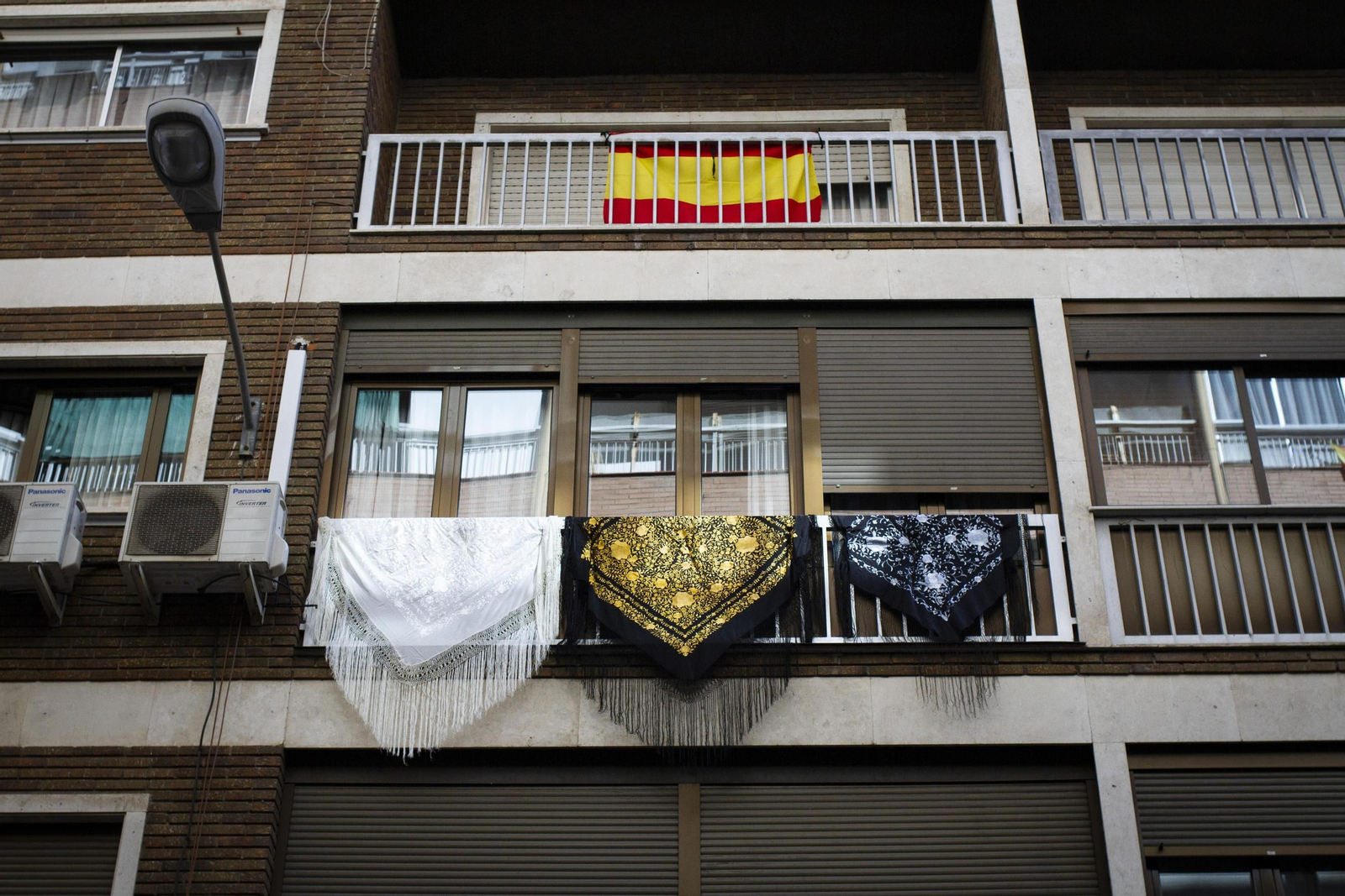 Entre mantones y banderas