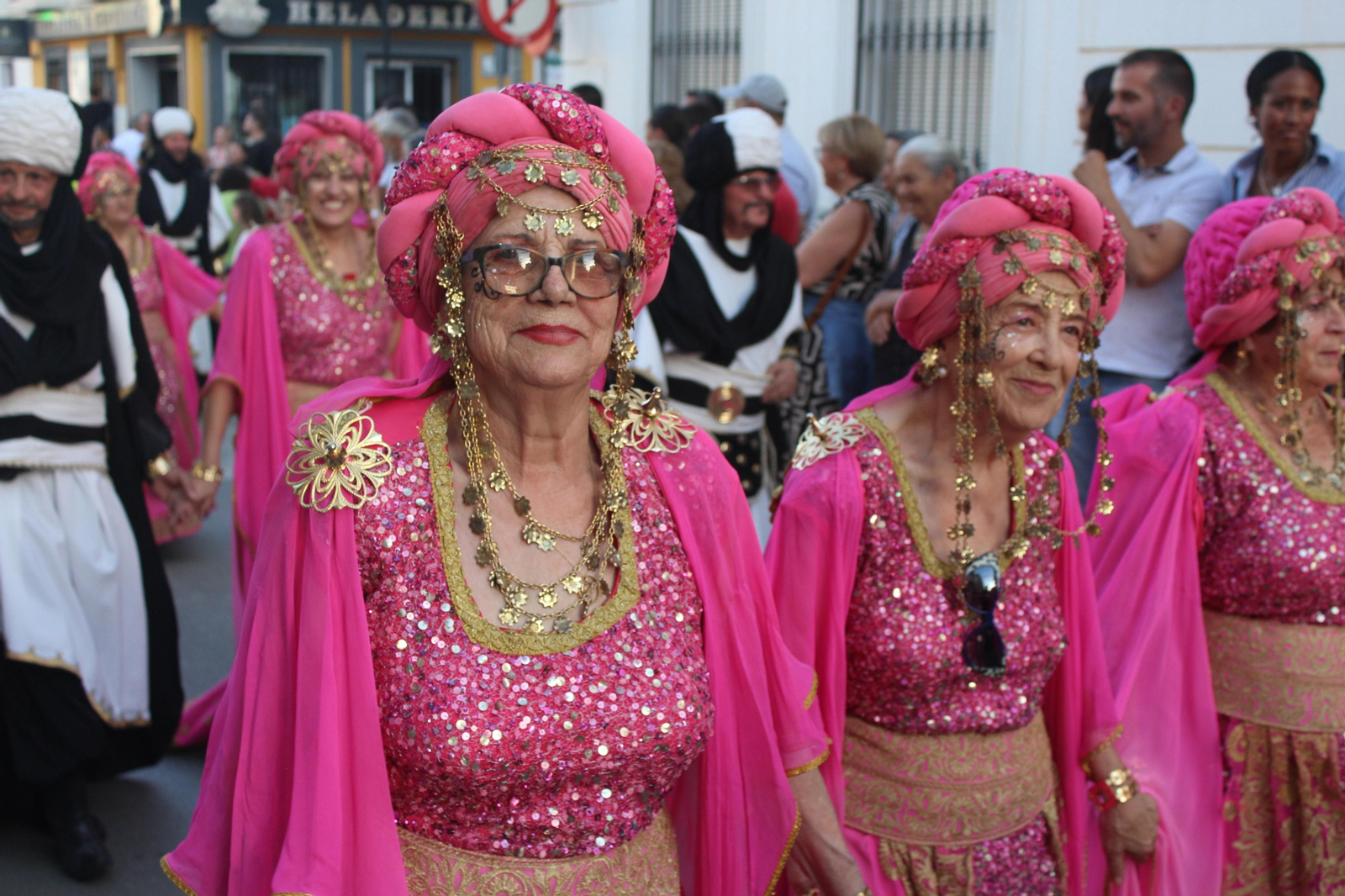El desfile de Moros y Cristianos de Vera, en imágenes