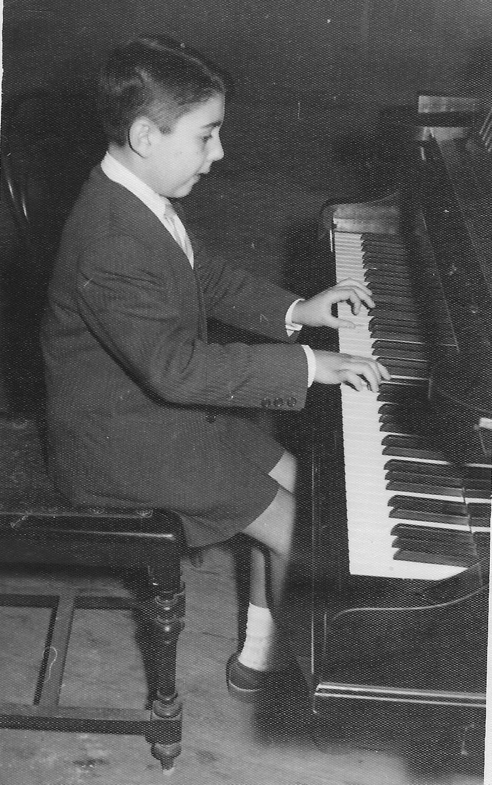 Rafael Orozco con diez años. Rafael Orozco con diez años.